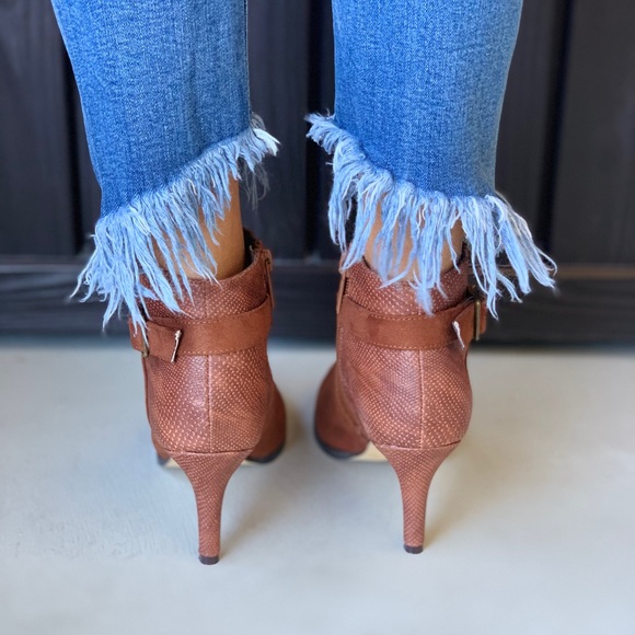 Whiskey Cognac Pointy Toe Kitten Heel Ankle Boots - Picture 3 of 8